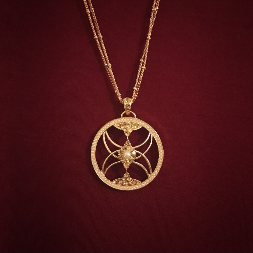 Rose gold necklace with pearl/jeweled accents